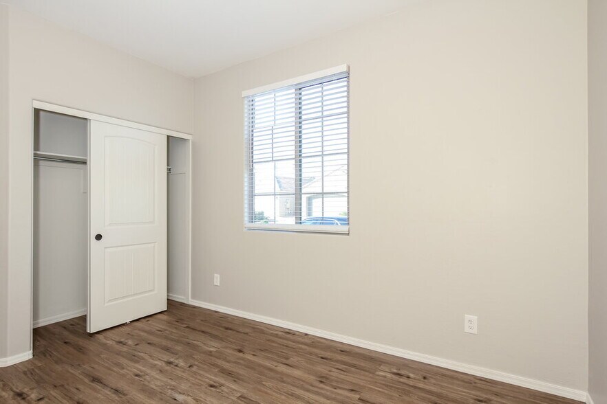 Building Photo - 12051 W Tether Trl