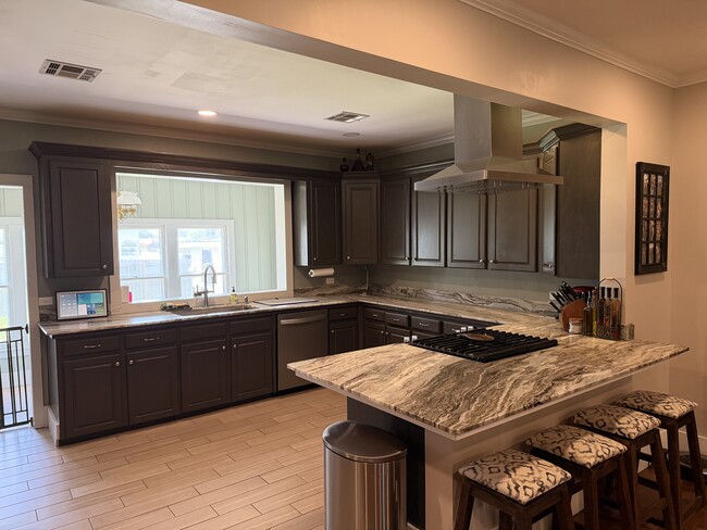 Building Photo - 110 S Saint John St