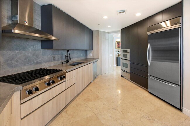 Building Photo - 301 Hendricks Isle