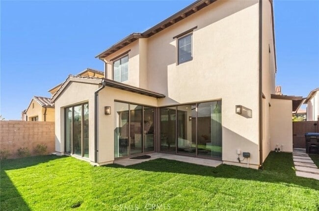 Building Photo - 119 Della