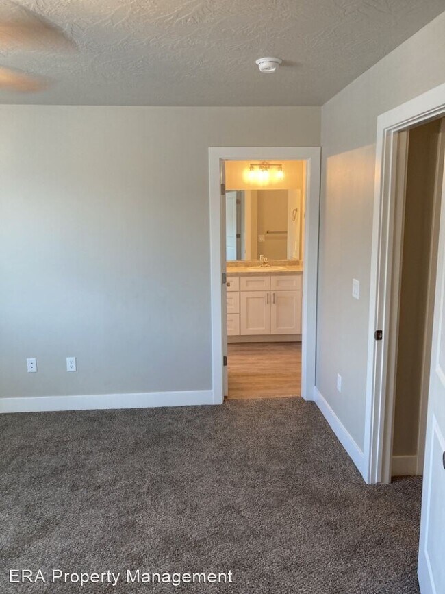 Building Photo - 3 br, 2.5 bath House - 3037 N 175 E