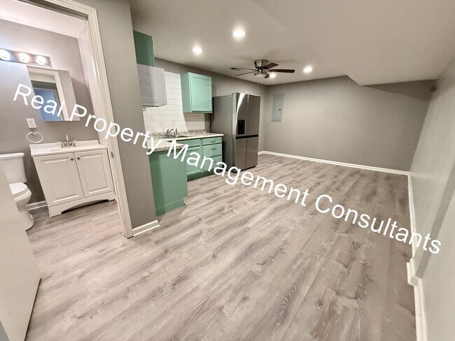 Building Photo - 4 Bedroom with Flexible Living & Modern Charm