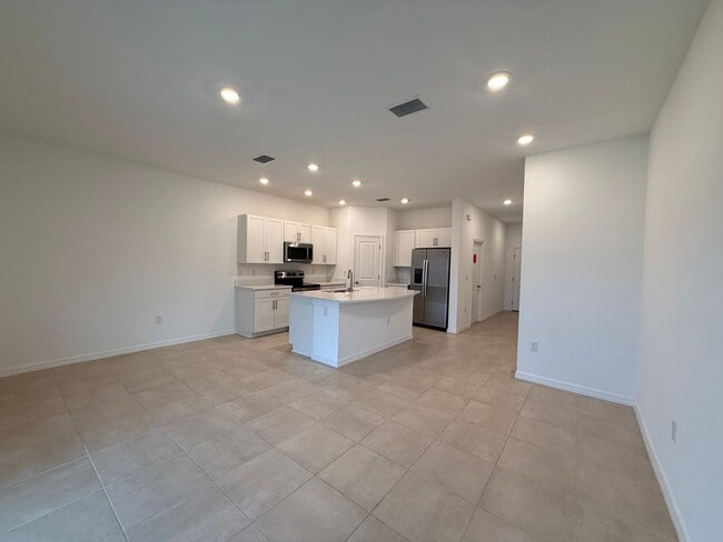 Building Photo - Palmero Community ~ 3 bed/ 2.5 bath Townhouse