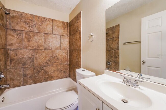 Building Photo - 1109 Cambourne Dr