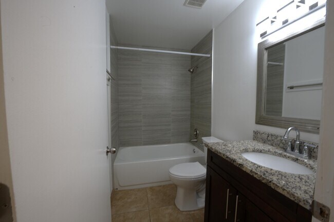 Building Photo - 1824 Meadows Cir W
