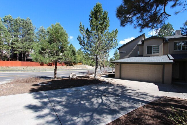 Building Photo - 3-Bedroom Condo in Ponderosa Trails | Backyard + Washer & Dryer