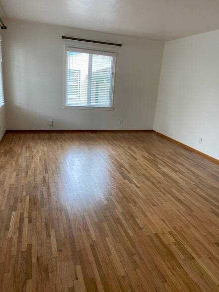 Building Photo - 828 Sinex Ave
