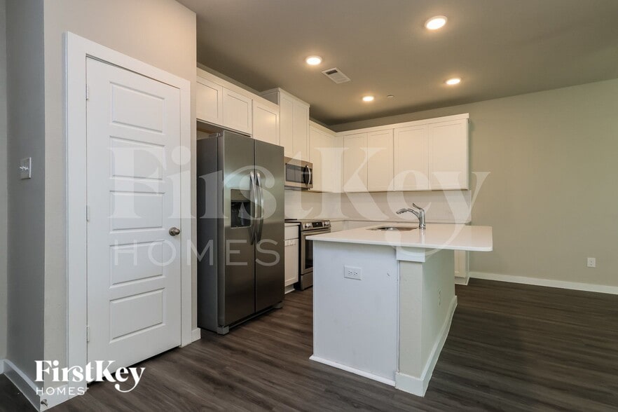 Building Photo - 434 S Centro Cir