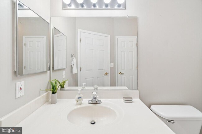 Building Photo - 4550 Strutfield Ln