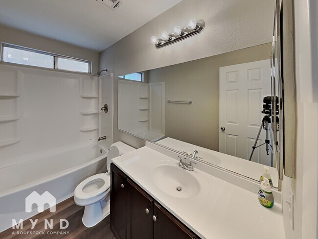 Building Photo - 1527 Cane Hill Dr