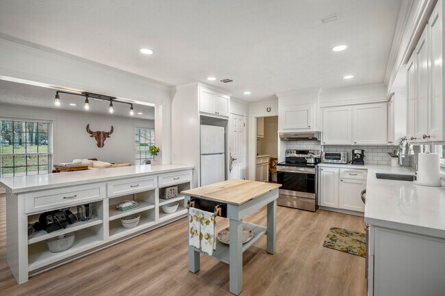 Building Photo - 15347 Conroe Dr