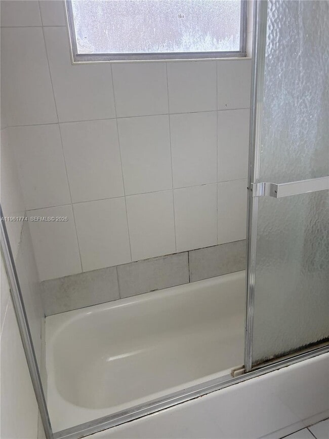 Building Photo - 1350 NE 119th St