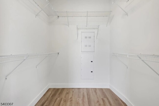 Building Photo - 49 S Day St