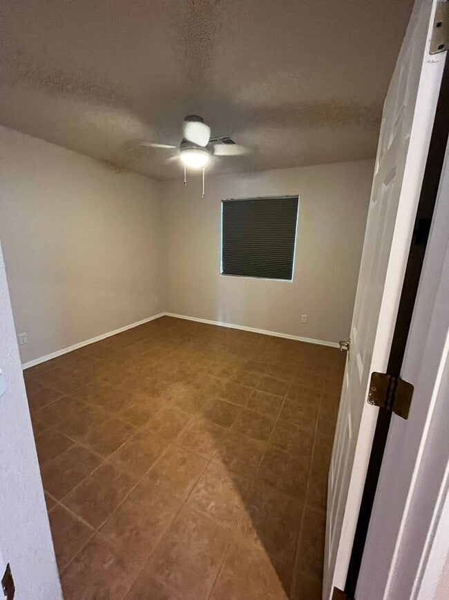 Building Photo - 3 Bedroom - 2 Bath - POOL HOME