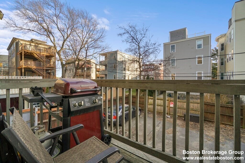 Building Photo - 8 Howell St