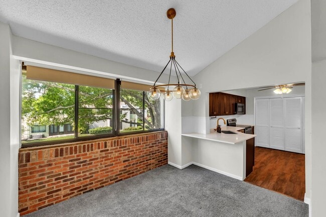 Building Photo - 4114 Pinelake Ln