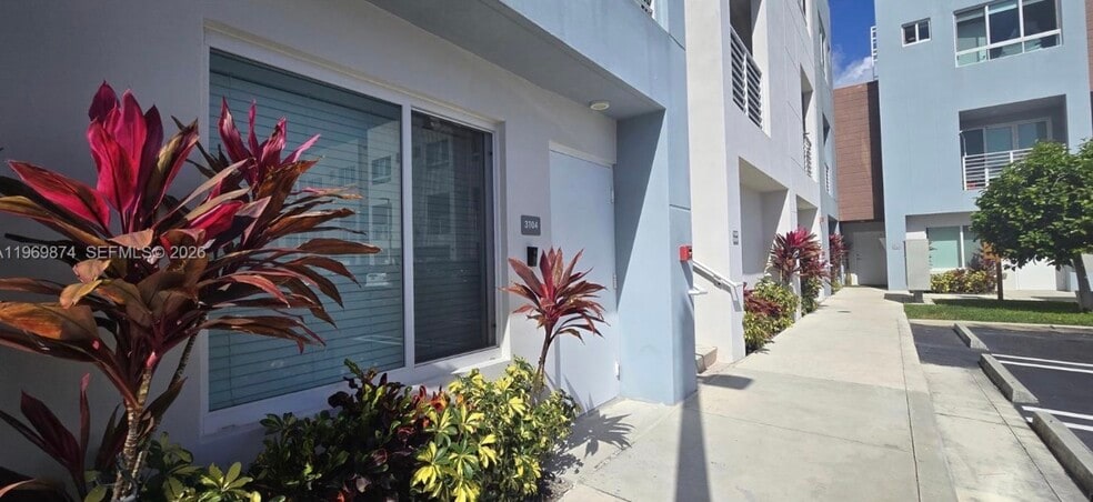 Building Photo - 2535 NE 193rd St