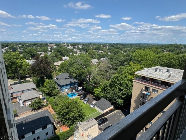 Building Photo - 307 Prospect Ave