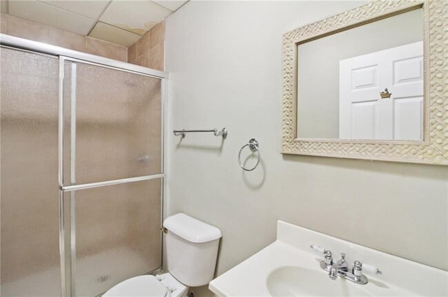 Building Photo - 2011 Chelton Way SE