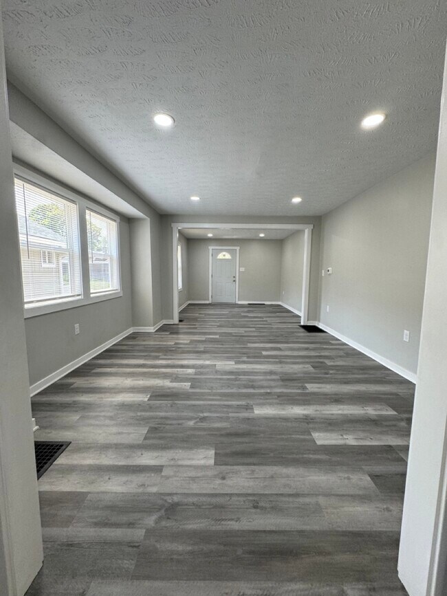 Building Photo - 951 N Bradley Ave