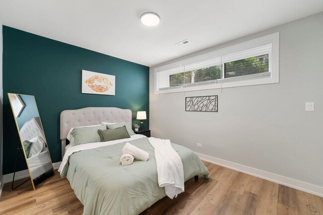 Building Photo - 1900 W 17th St