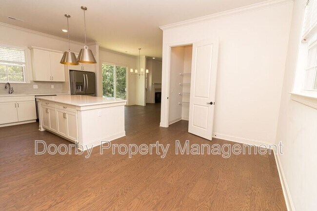 Building Photo - 6908 Roberta Ln