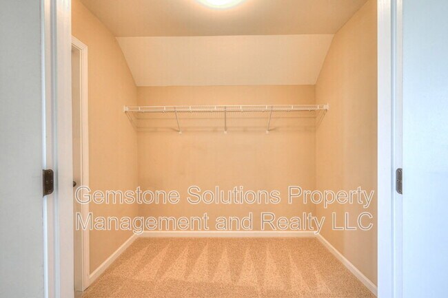 Building Photo - 1008 Beverly Ln