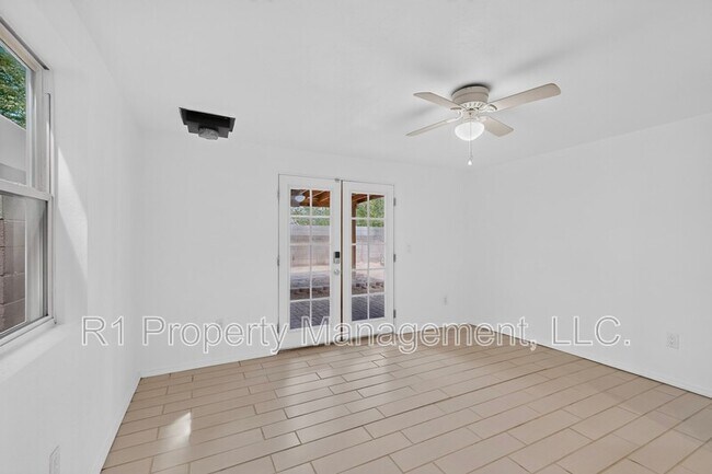 Building Photo - 823 San Lorenzo Ave NW