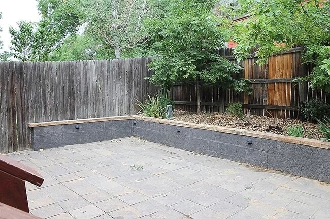 Building Photo - 211 Redwood Cir