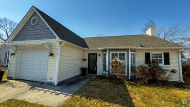 Building Photo - Charming 3 bedroom