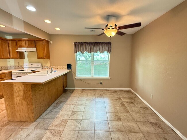 Building Photo - Kellysville 2 bedroom Plenty of Parking, Large fenced yard