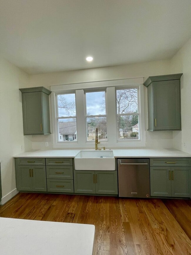 Building Photo - 323 50th Ave N