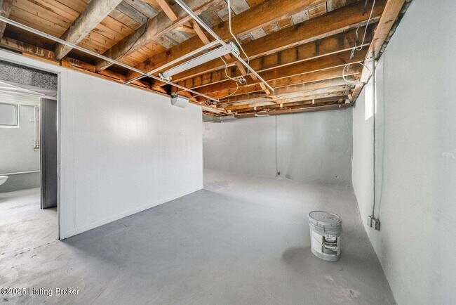 Building Photo - 3319 Vetter Ave