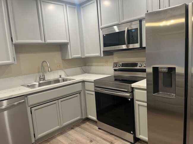 Building Photo - 1720 Kent St