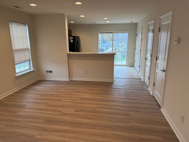 Building Photo - Coldwater Crossing 2 Bedroom 1.5 Bath end unit townhome for rent $1850/month