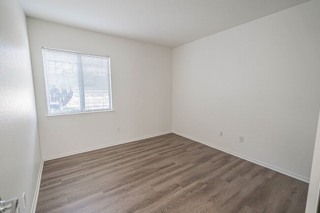 Building Photo - Charming Castaic Home