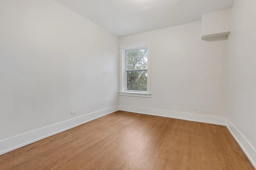 Building Photo - 6041 S Saint Lawrence Ave