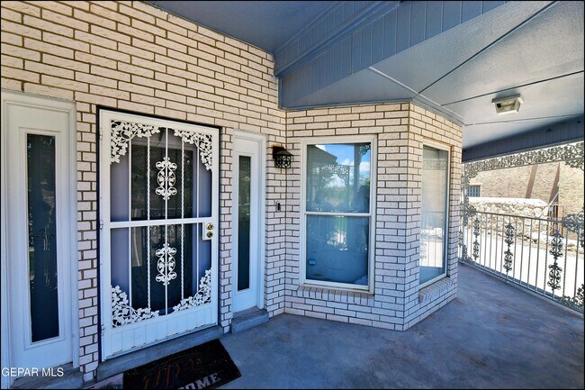 Building Photo - 529 Castlerock Ln