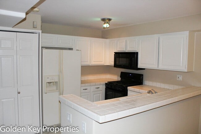 Building Photo - 2BR/2BATH Ground level Condo in La Costa Alta. 1 Car Garage! Community pool! Water/trash Included!