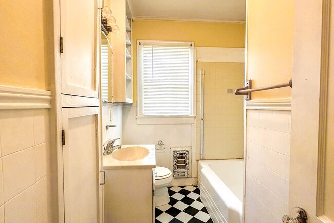 Building Photo - 2 Bedroom 1 Bathroom House in Texarkana, TX