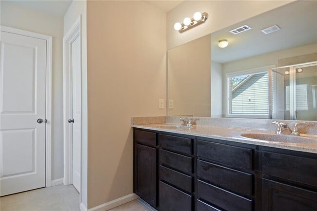 Building Photo - 740 Village Field Ct NW