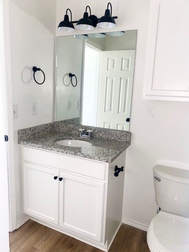 Building Photo - Charming Home located in the center of town!