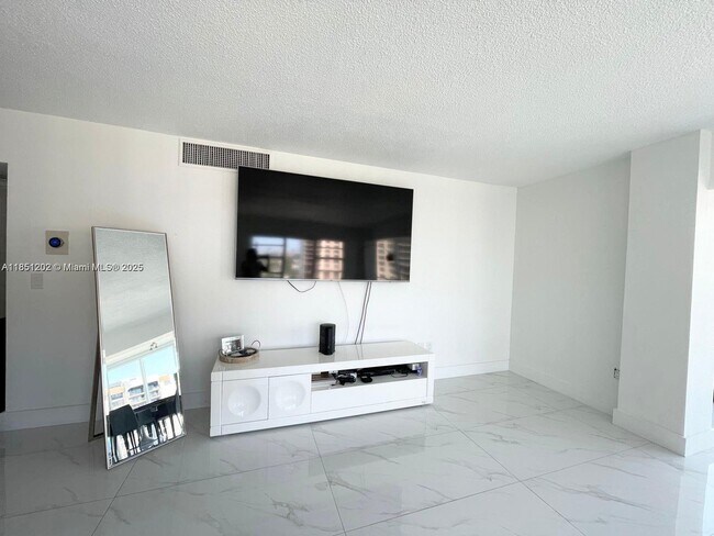 Building Photo - 11111 Biscayne Blvd