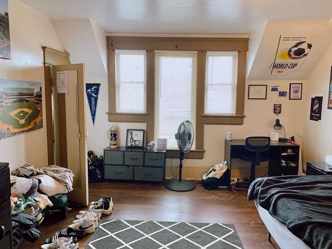 Building Photo - PRELEASE FOR AUG: 5 bdrm/2 bath near WWU and Downtown!