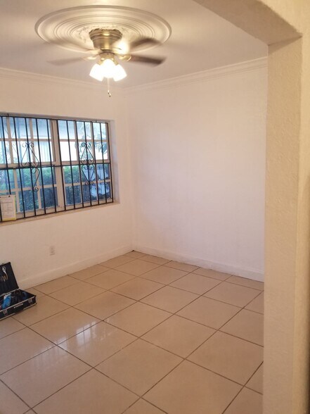 Building Photo - 7043 NW 6th Ct