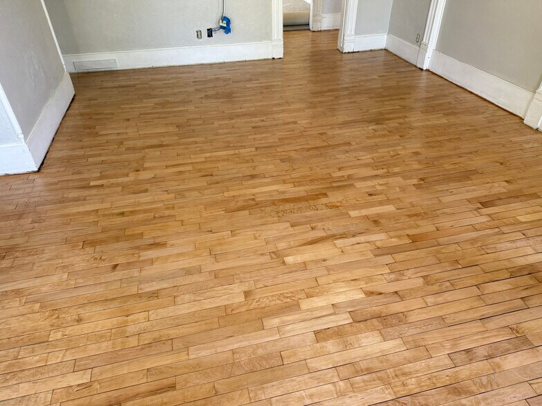 Building Photo - 801 West Ave S