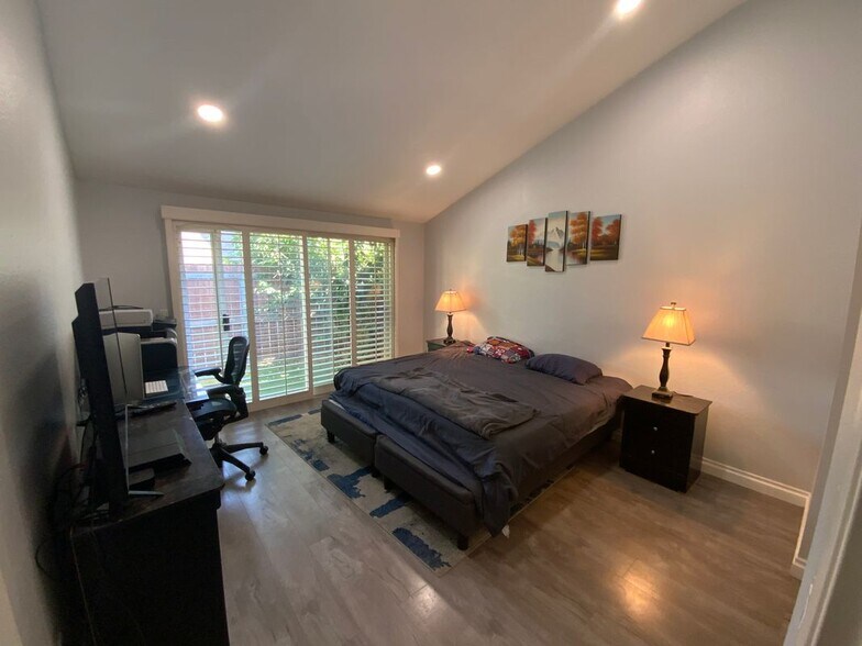 Building Photo - 610 Parkview Dr