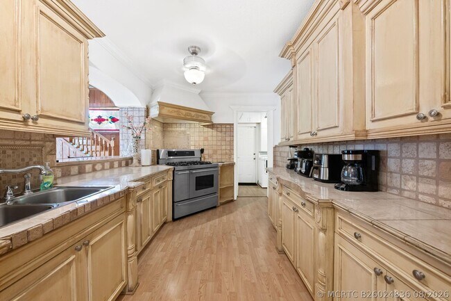 Building Photo - 2400 Delmar Pl