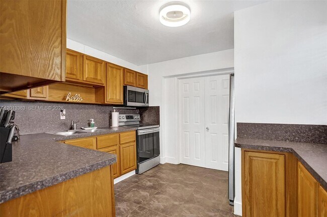 Building Photo - 6110 SW 38th St