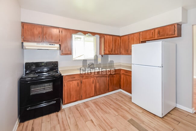 Building Photo - 1213 Taylor Dr E